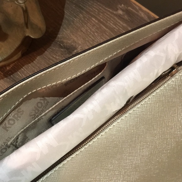 MICHAEL KORS CLUTCH EMBOSSED LEATHER "Tina" NWT - Picture 7 of 8